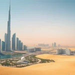 Terreno à venda Dubai skyline moderno desenvolvimento imobiliário deserto horizonte
